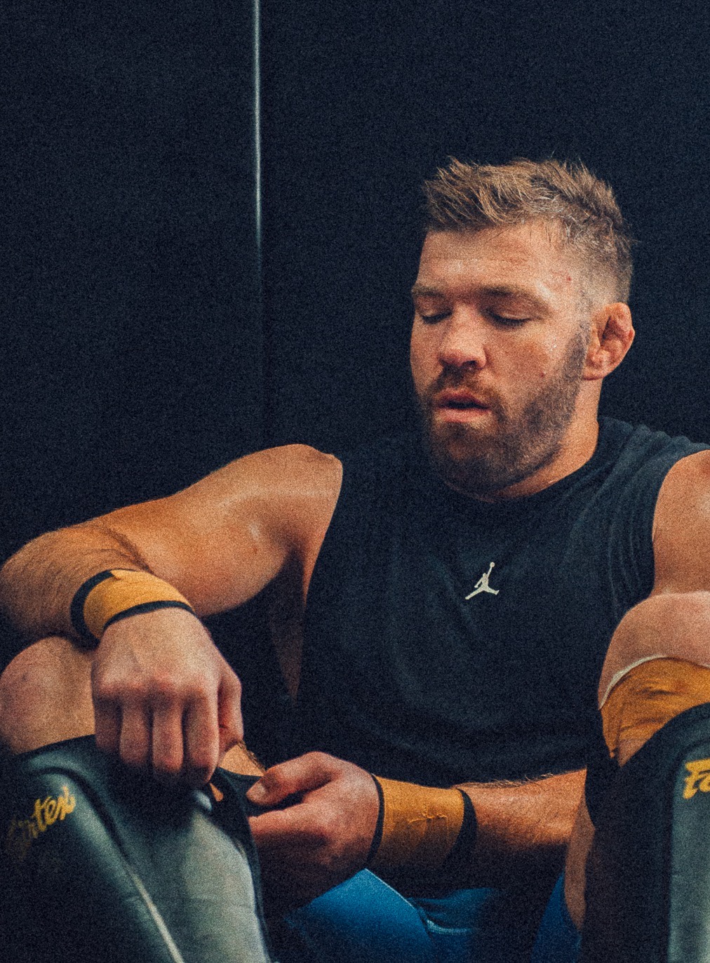 Dricus Du Plessis taping up before training